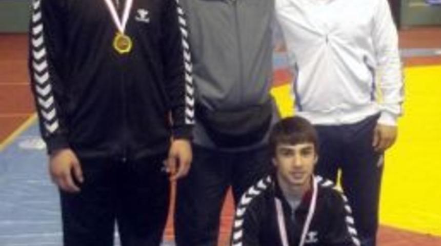 Şehzade Mehmetli &Ouml;ğrenciler, G&uuml;reşte Iki Madalya Kazandı