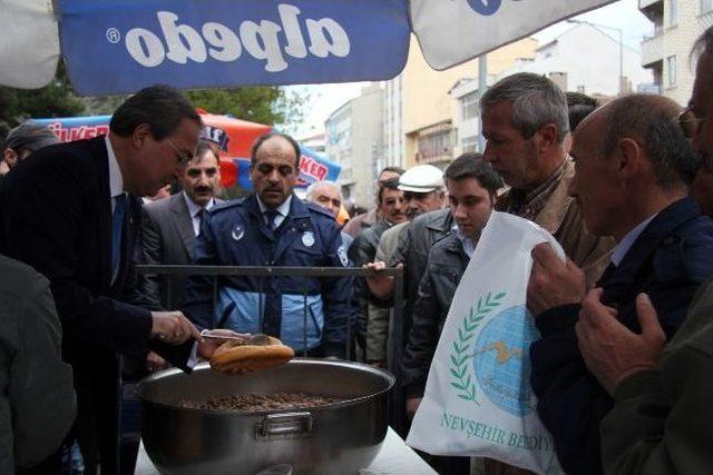 Belediye Başkanı Ünver, Kutlu Doğum Aşı Dağıttı