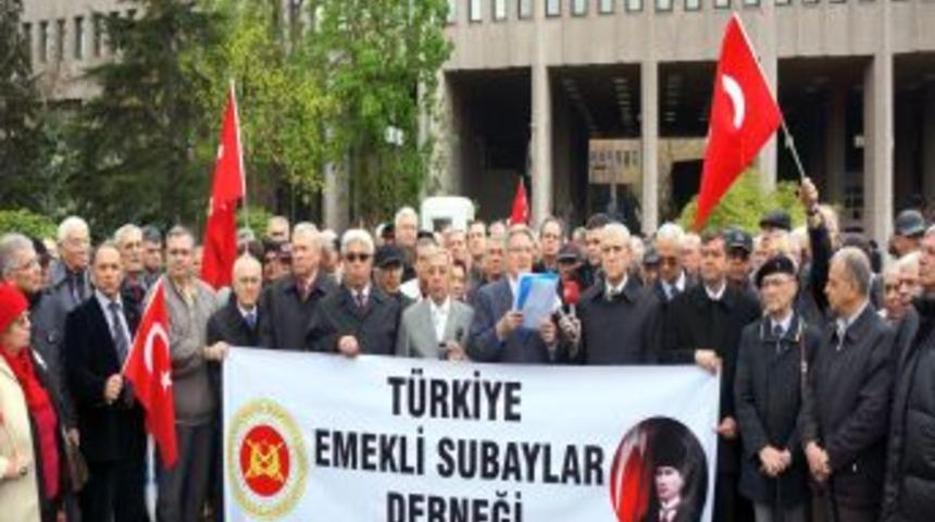 Emekli Subaylardan '28 Şubat' Protestosu