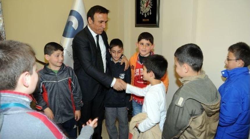 Gen&ccedil;'ten &Ccedil;ocuklara 'canik' Kitabı