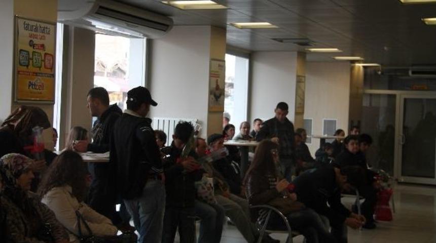 Edirne Belediyesi Kutlu Doğum Haftasında G&uuml;l Dağıttı