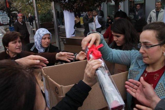 Edirne Belediyesi Kutlu Doğum Haftasında Gül Dağıttı