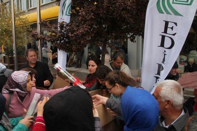 Edirne Belediyesi Kutlu Doğum Haftasında Gül Dağıttı