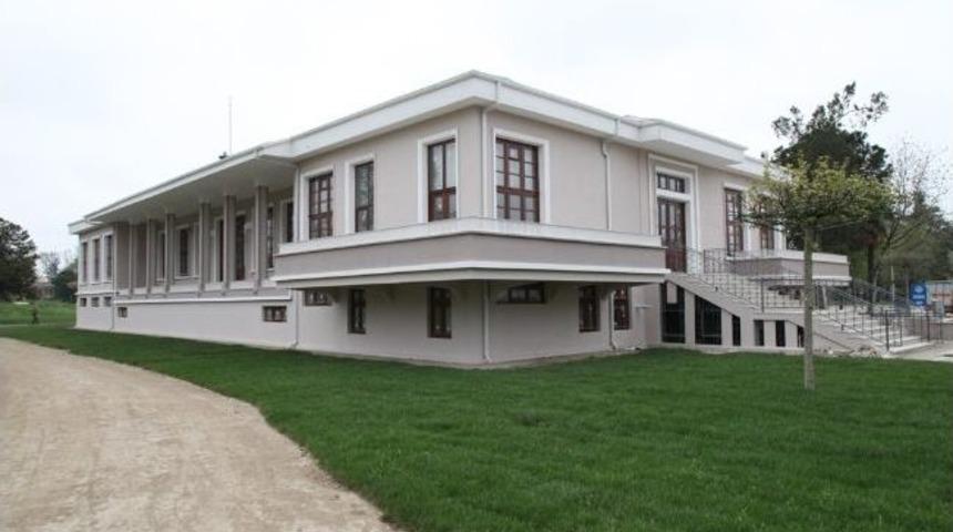 Sanat Galerisi Sergilere Hazırlanıyor