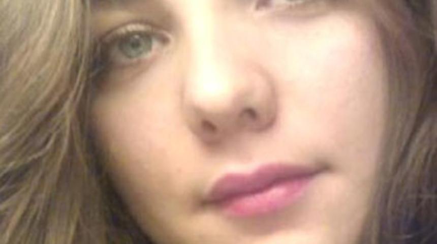 Deney t&uuml;p&uuml; patladı, gen&ccedil; kız yandı