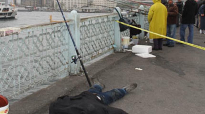 Galata K&ouml;pr&uuml;s&uuml;&rsquo;nde ibretlik &ouml;l&uuml;m