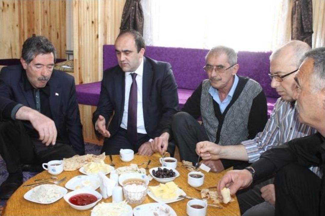 &Ouml;zbek, Mahalle Muhtarları İle Bir Araya Geldi