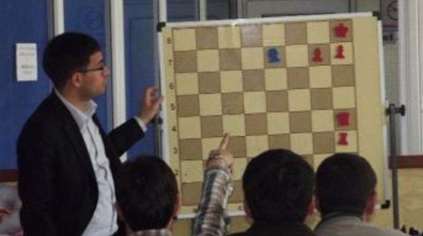 Satran&ccedil; Antren&ouml;r Kursu Sona Erdi