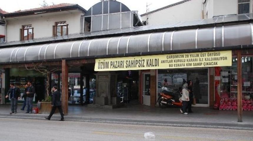 &Uuml;z&uuml;m &Ccedil;arşısı Esnafı Anıtlar Kurulu&rsquo;na Tepkili