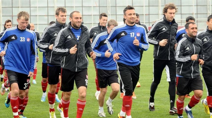 Rıza &Ccedil;alımbay: Takımıma Y&uuml;rekten Inanıyorum