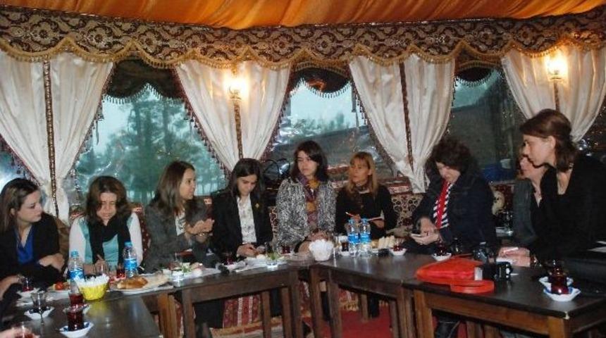 Milletvekili En&ccedil;; Kadın Gazetecilerle Bir Araya Geldi