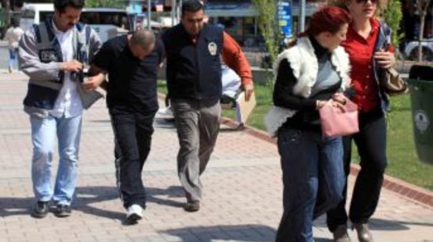 Gizli Kamera G&ouml;r&uuml;nt&uuml;leri Ile Şantaj Yapan 2 Kişi Yakalandı