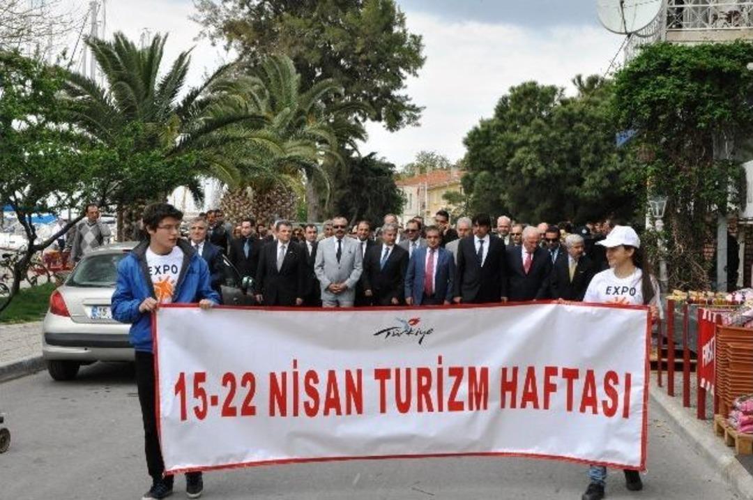 İzmir'de "37. Turizm Haftası" Kutlamaları Başladı
