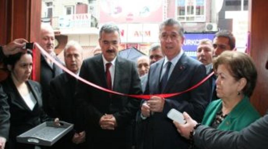 Toptan, Hediyelerini Valiliğe Bağışladı