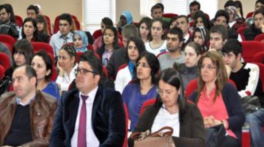 'Dilde Birlik' Konferansında T&uuml;rk&ccedil;enin Tarihi Anlatıldı