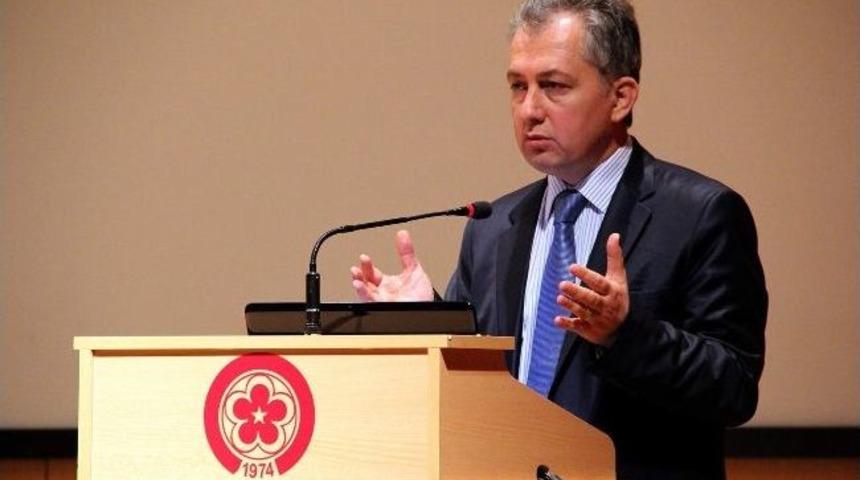 C&uuml;&rsquo;de &ldquo;k&uuml;reselleşme, Demokrasi Ve Kamu Y&ouml;netimi&rdquo; Adlı Konferans D&uuml;zenlendi