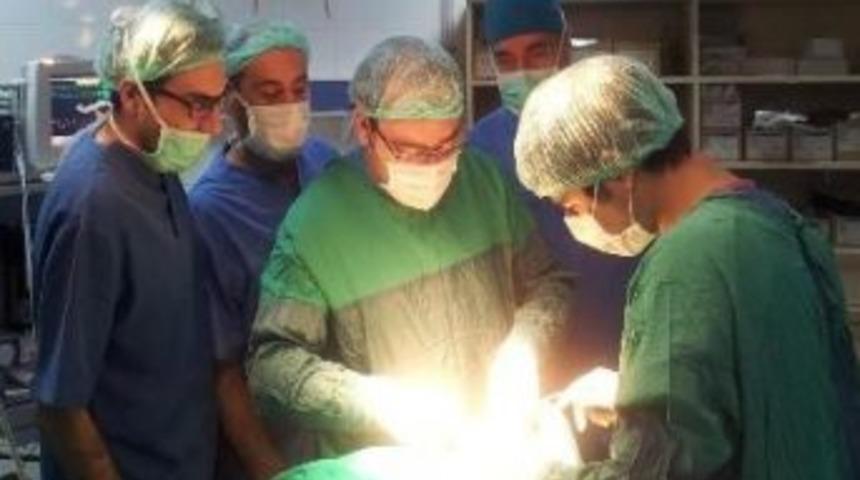 8 Yaşında 14 Dişi &Ccedil;ekildi