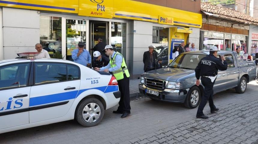 Polisin 'kemer' Uygulamasına Takılan Milletvekili Ve Danışmanına Ceza Kesildi