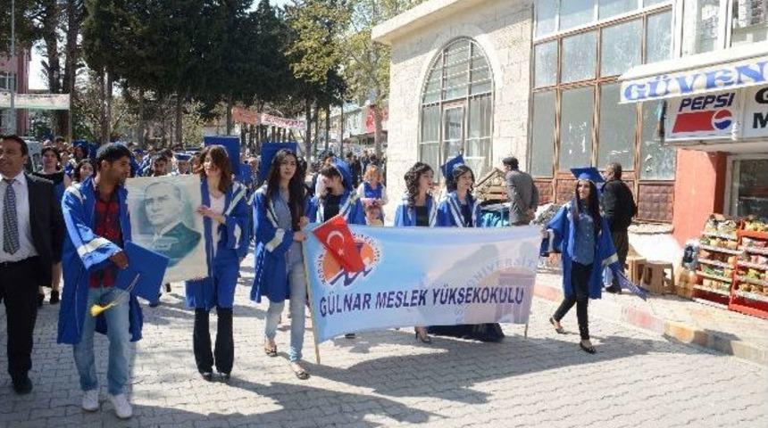 G&uuml;lnar Meslek Y&uuml;ksekokulu Da Mezunlarını Verdi