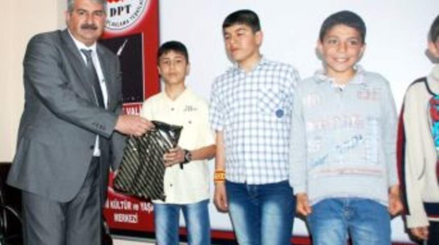 Başkan Serter&rsquo;den &Ouml;ğrencilere Ayakkabı Yardımı