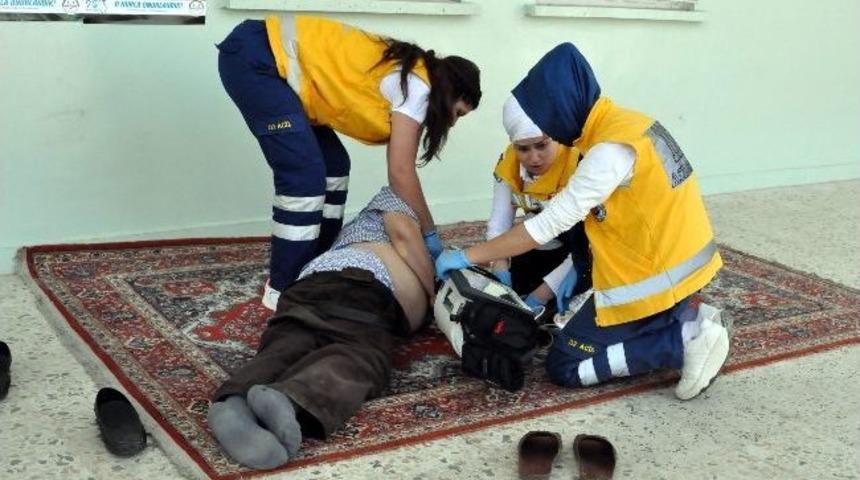 Cami Avlusunda &Ouml;l&uuml; Halde Bulundu