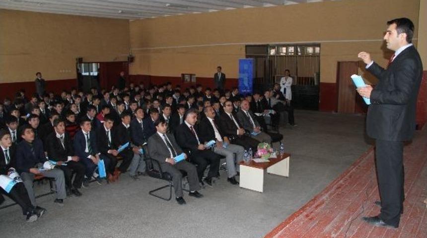 Ardahan İşkur&rsquo;dan &Ouml;ğrencilerin Meslek Se&ccedil;imine Yardım