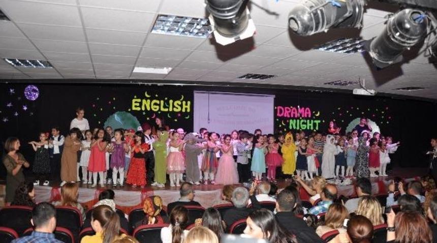 Anasınıflarından İngilizce Drama Gecesi