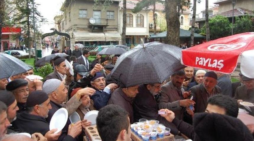 Taşk&ouml;pr&uuml;'de 2 Bin Kişiye Kutlu Doğum Pilavı