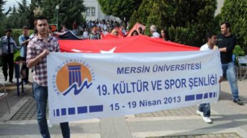 Rekt&ouml;rden &Ouml;ğrencilere 'Saygı Duruşu' Fır&ccedil;ası