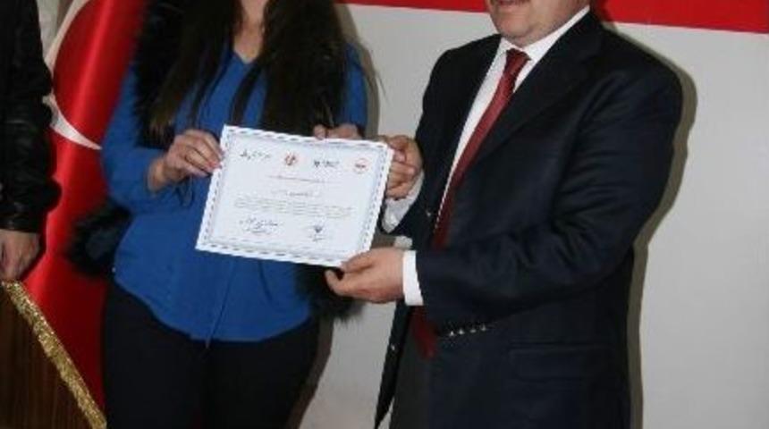 &lsquo;sosyal Medya Uzmanı&rsquo; Eğitimine Katılan Gazetecilere Sertifika