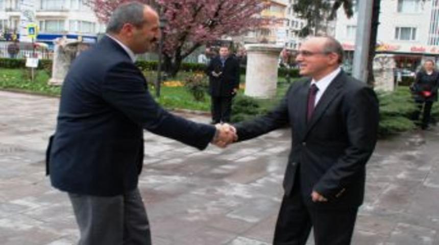 Akil İnsanlar Heyeti, Vali &Ouml;z&ccedil;imen'i Ziyaret Etti