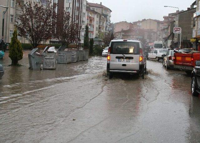 Yozgat’ta Yağmur Caddeleri Göle Çevirdi