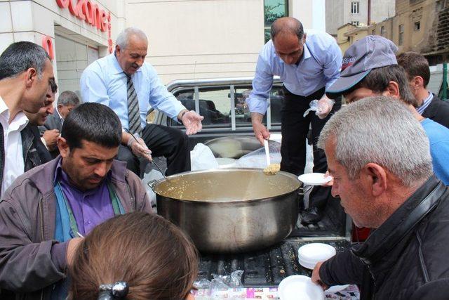 Tatvan'da Kutlu Doğum Haftası'nda Konferans Verildi Ve Etli Pilav Dağıtıldı