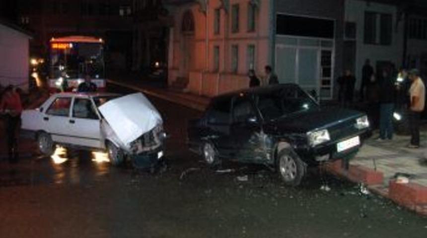 K&uuml;tahya'da Trafik Kazası: 3 Yaralı