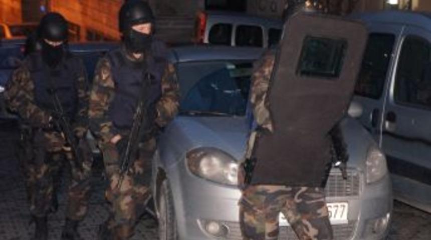 İstanbul'da şafak operasyonu