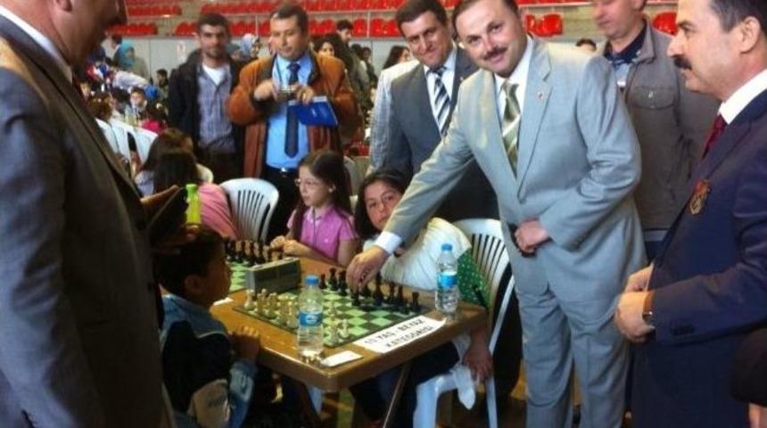 Satran&ccedil; Turnuvası Nefesleri Kesti