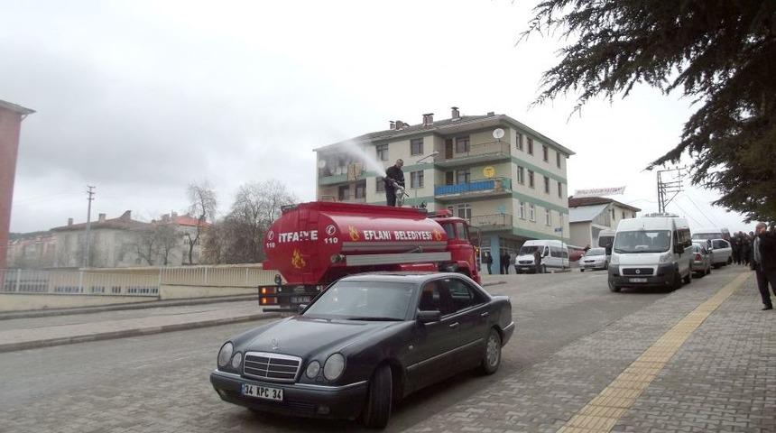 Kutlu Doğum Dolayısıyla Eflani'de Sokaklar G&uuml;l Suyu Ile Yıkandı