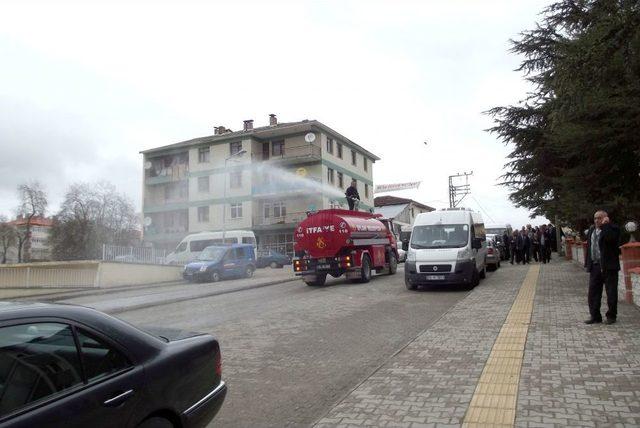 Kutlu Doğum Dolayısıyla Eflani'de Sokaklar Gül Suyu Ile Yıkandı