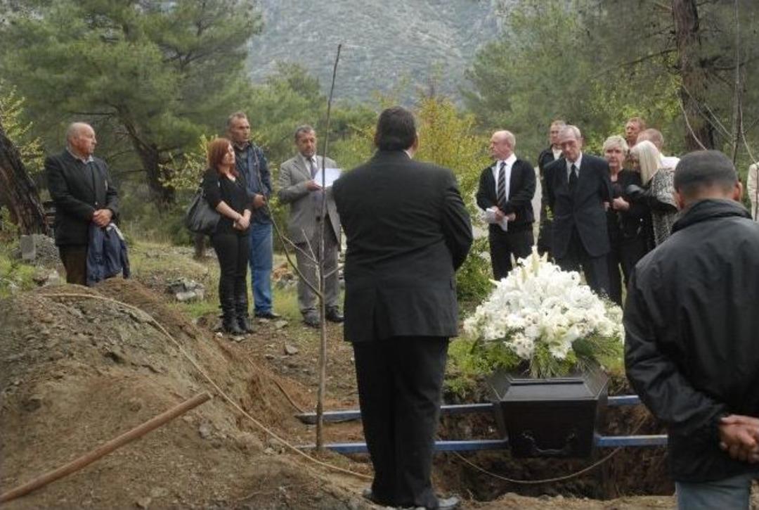 Fethiye Aşığı İngiliz, &Ouml;l&uuml;deniz'de Toprağa Verildi