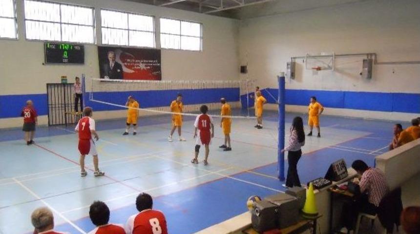 Valilik Kupası Voleybol Ma&ccedil;ları Başladı