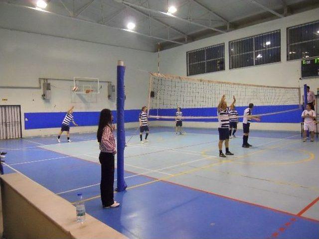 Valilik Kupası Voleybol Maçları Başladı