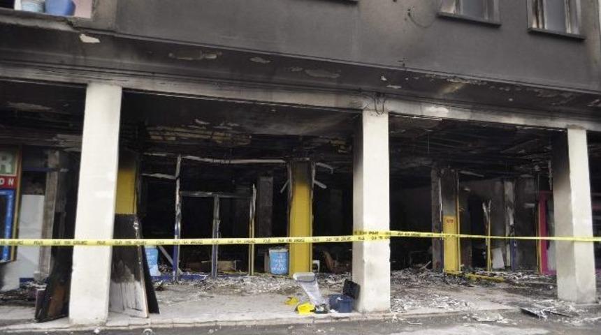 Kayseri&rsquo;de 4 D&uuml;kkan Yanarak K&uuml;l Oldu