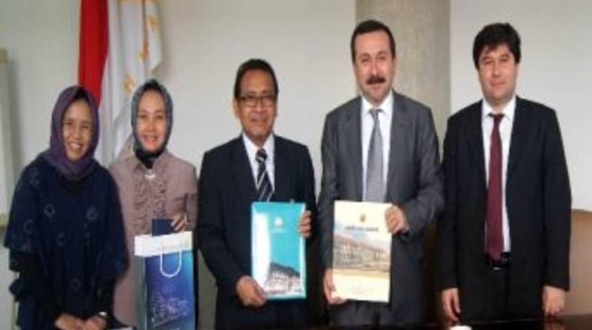Sel&ccedil;uk Endonezya İle Eğitim K&ouml;pr&uuml;s&uuml; Kuruyor
