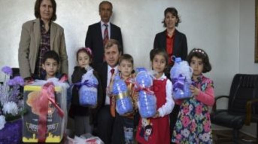 Minik &Ouml;ğrencilerden Mavi Kapak Kampanyasına Destek