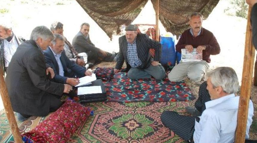 Sarıke&ccedil;ili Y&ouml;r&uuml;kleri Kıl &Ccedil;adırda Genel Kurul Yaptı