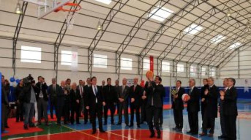 Liselilerin 42 Yıllık Spor Salonu &Ouml;zlemi Bitti