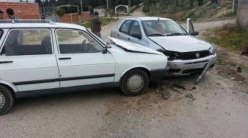 Saruhanlı'da Trafik Kazası, 3 Yaralı