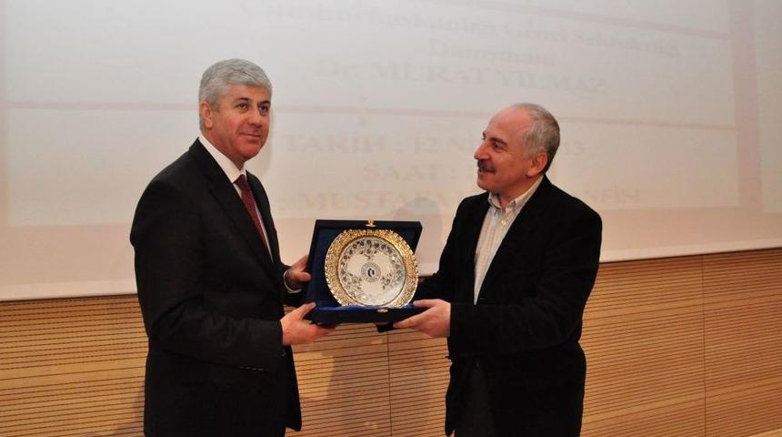 Uşak&rsquo;ta 'T&uuml;rkiye&rsquo;de Demokratikleşme Ve Yerel Kalkınma' Konferansı D&uuml;zenlendi