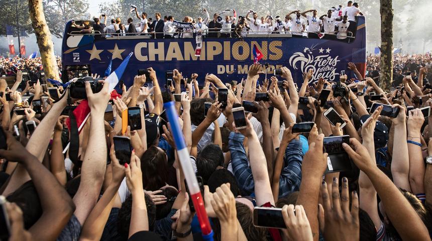Şampiyon Fransa Milli Takımı kahraman gibi karşılandı 