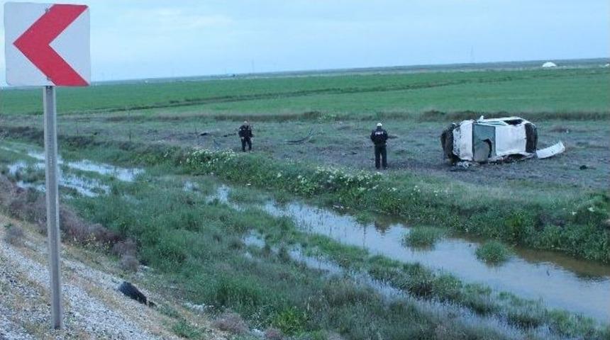 Otomobil Tarlaya U&ccedil;tu: 1 &Ouml;l&uuml;